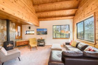 Dwell by Tahoe Getaways - 3BR Tahoe Donner w Sauna & HOA Amenities - 6
