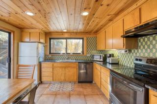 Dwell by Tahoe Getaways - 3BR Tahoe Donner w Sauna & HOA Amenities - 4