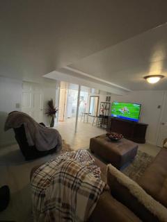 A Charming Exotic House, Unite B - Silver Spring - 1