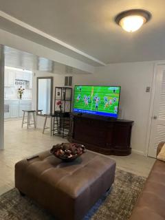 A Charming Exotic House, Unite B - Silver Spring - 4