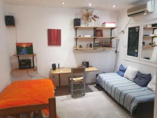 Cuarto privado separado de la casa principal y con entrada independiente - 3