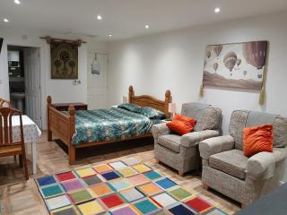 Railway Retreat No4 Comberton Terrace - 1
