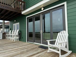 Sunrise in Paradise-BeachFront-Fenced Yard-Pets-Sleeps 11 - 6