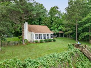 Riverfront Oasis Kayaks, Private Beach, & More - 3