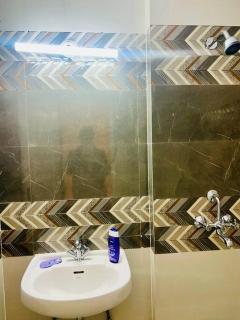 GOLF CITY Luxurious 2bhk - Lucknow - 5