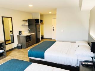 Studio 6 Hornepayne, ON - - 1