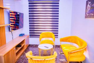 Dej's Luxury Apartment House - 3