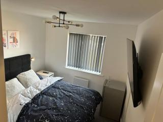 Charming Full House in Middleton Manchester - - 5
