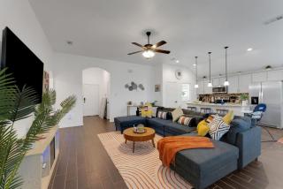 New Modern Bohemian Home Minutes from Epic Waters Indoor Park, Andretti Indoor Karting & Games, AT&T Stadium, Globe Life, Six Flags, Texas Life - Grand Prairie - 3