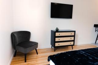 #3 - Chic Studio - Self Check in - Plateau - St-Denis - AC - TV - 8