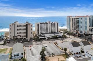 Windemere Beachfront Oasis with Hot Tub and Pool Access - Myrtle Beach - 4