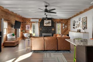 Riverfront w Deck Grill Fire pit & Climbing Wall - 1