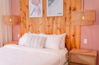 #4 - Quaint Studio - Self Check in - Plateau - St-Denis - AC - TV - Montreal - 2
