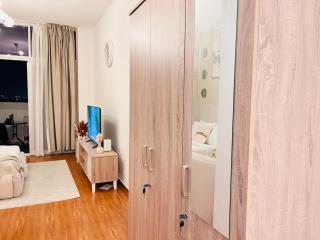 Aesthetically Designed Lavish Apt, Near Marina - Dubai - 7