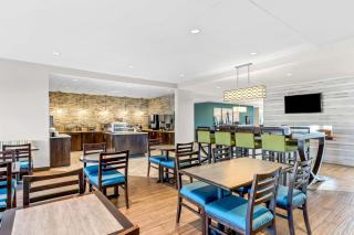 Best Western Plus Bolivar Hotel & Suites - Bolivar - 6