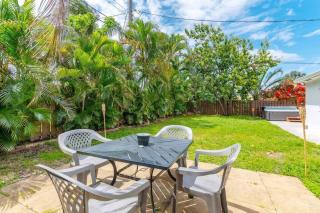 Ventur Tropical w Hot Tub Close to Beach - Deerfield Beach - 3