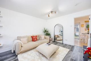 Stylish 3-Bed East London Home Contractors Parking Sleeps 5 Near ExCeL London - Londra - 2