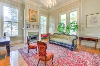 Ornate Victorian Home with Courtyard and Fire Pit! - Columbus - 7