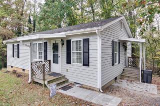 Near Lake Wylie - Updated Cottage with Yard! - Rock Hill - 0