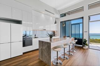 Breathtaking Beachfront 3 Bedroom Penthouse Bokarina Sunshine Coast - 7