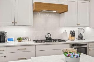 Beautiful Brick Bungalow Private 4 Bedroom Home - Meridian - 3