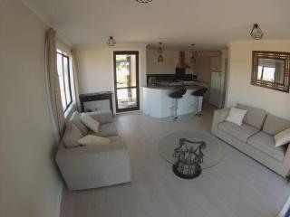 Skyline Apartments - Lower Apartment - Raglan - 3