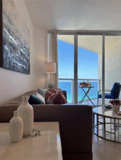 Luxury Oceanfront 3-Bedroom Condo with 3 Balconies - Sunny Isles Beach - 0
