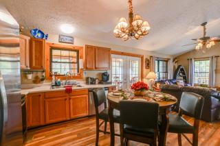Cadiz Vacation Home with Deck Walk to Lake Barkley - Cadiz - 3