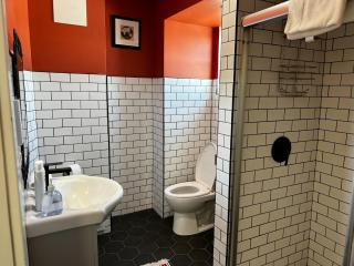 Monkey Jungle Vibrant 2-BDRM Rooftop Access, Unit #6 - Halifax - 7