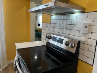Monkey Jungle Vibrant 2-BDRM Rooftop Access, Unit #6 - Halifax - 1
