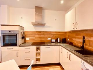 HOCHWERTIGE Ferienwohnung mit 7qm Balkon, Netflix, Kaffeeautomat, RainShower Bad - Zwickau - 5