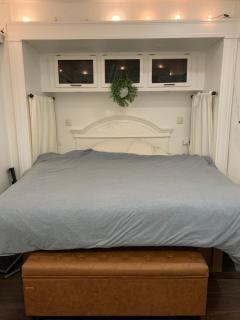 Luxury 5th Wheel with Washer, Dryer, Dishwasher - Cartersville - 9