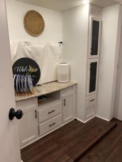 Luxury 5th Wheel with Washer, Dryer, Dishwasher - Cartersville - 7