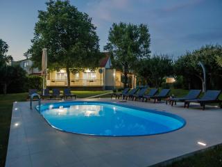 Large home with pool,bubble bath and fenced garden - Imotski - 5