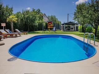 Large home with pool,bubble bath and fenced garden - Imotski - 2