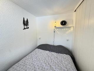 Résidence Les Melezes - Studio divisible rénové avec casier à skis · Accès pistes par navette · Parking extérieur MAE-0624 - Champcella - 8