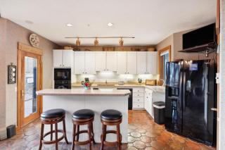 Incredible 4BDR Getaway with Hot Tub Sauna and Views - Park City - 1