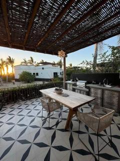Casa Bella - Oceanview, Pool, Short Walk to Beach - - 4