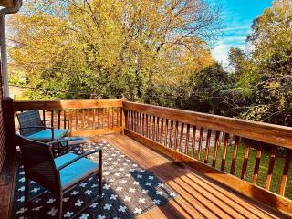 Newly Renovated! Lux 2-King Suite with Winter Deals! - Charlotte - 6