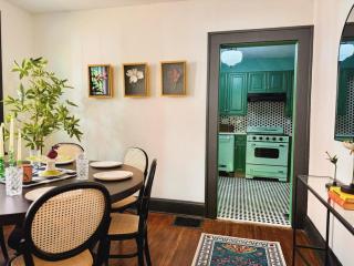 Newly Renovated! Lux 2-King Suite with Winter Deals! - Charlotte - 1