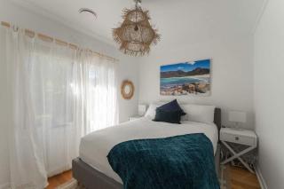 3-Bedroom Getaway Minutes from the Beach - Penguin - 4