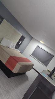 Evergreen Inn & Suites Portland - Portland - 8
