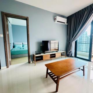 Regalia 2B1R 6pax Condo Forest City GB H-3003 - 1