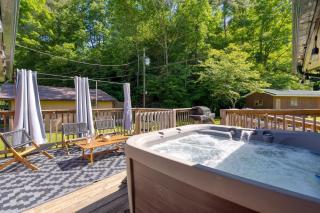 The Rustic Cottage by AvantStay Hot Tub Fire Pit Pool Table 5mins to Town - Gatlinburg - 9
