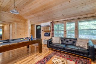 The Rustic Cottage by AvantStay Hot Tub Fire Pit Pool Table 5mins to Town - Gatlinburg - 5