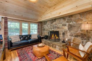 The Rustic Cottage by AvantStay Hot Tub Fire Pit Pool Table 5mins to Town - Gatlinburg - 3