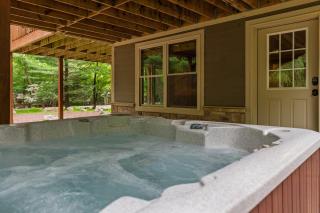 Bear Paw Lodge by AvantStay Hot Tub Deck Fire Pit - Lake Harmony - 9