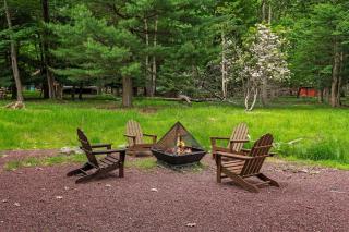 Bear Paw Lodge by AvantStay Hot Tub Deck Fire Pit - Lake Harmony - 7