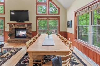 Bear Paw Lodge by AvantStay Hot Tub Deck Fire Pit - Lake Harmony - 2