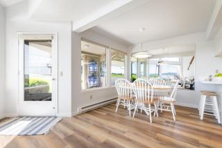 Beachcombers Bliss by AvantStay Steps to the Beach Ocean Views - Freeland - 2